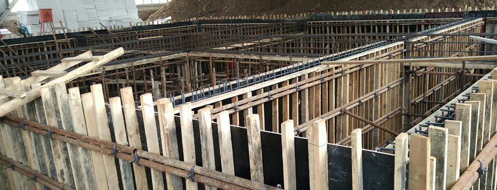 车间内建设蓄冷蓄热水池实拍图片
